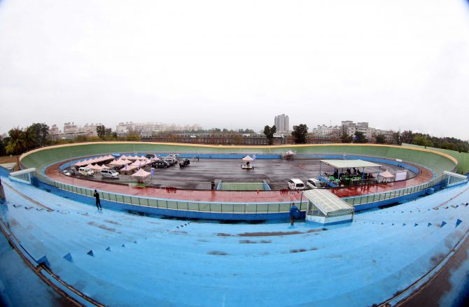 227107學年度全國中等學校自由車錦標賽8日賽程受天雨影響而中斷整個場地空空盪盪的中華民國自由車協會提供